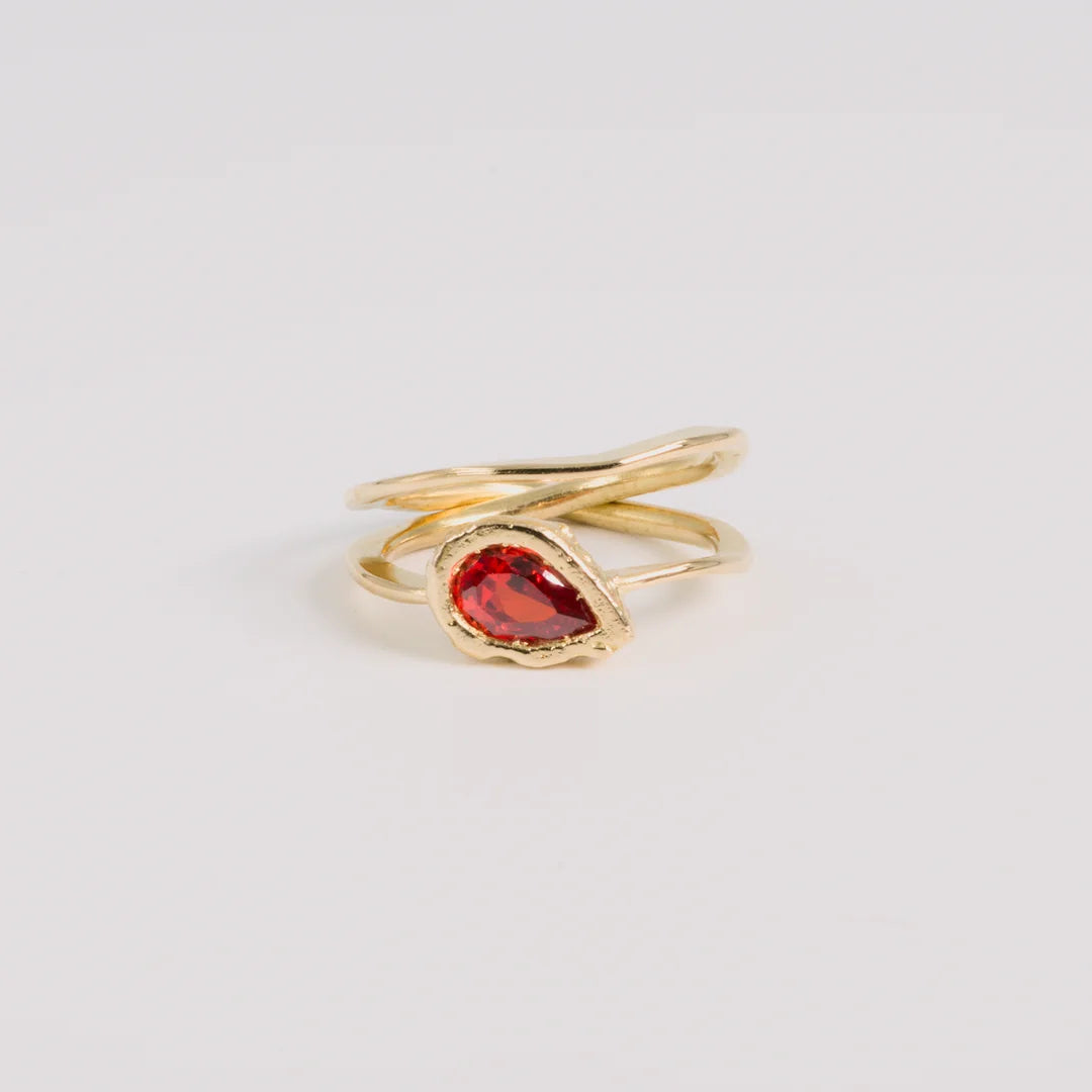 Geelgoud 18kt ring met zirkonia, handgemaakt atelier Claire Dries