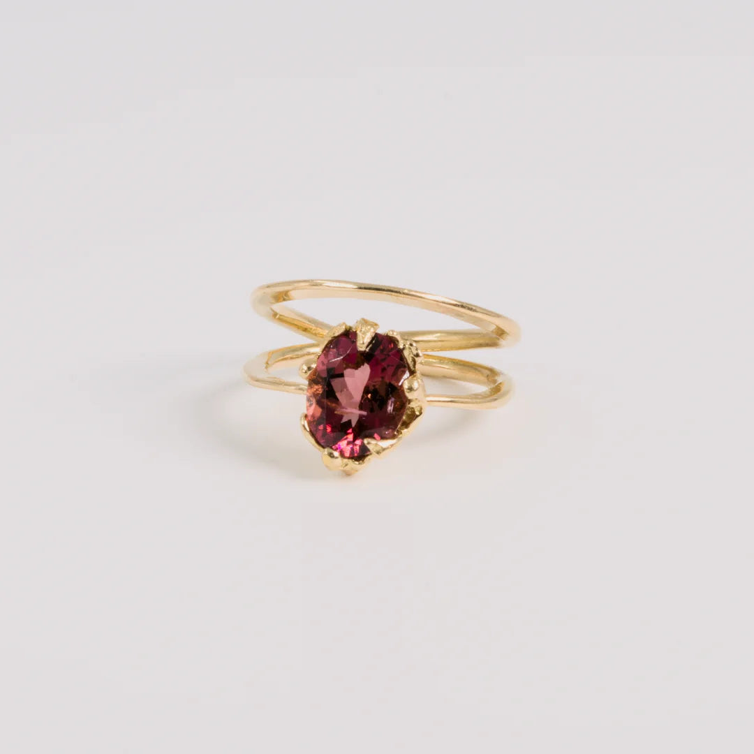 Geelgoud 18kt ring met Toermalijn, handgemaakt atelier Claire Dries