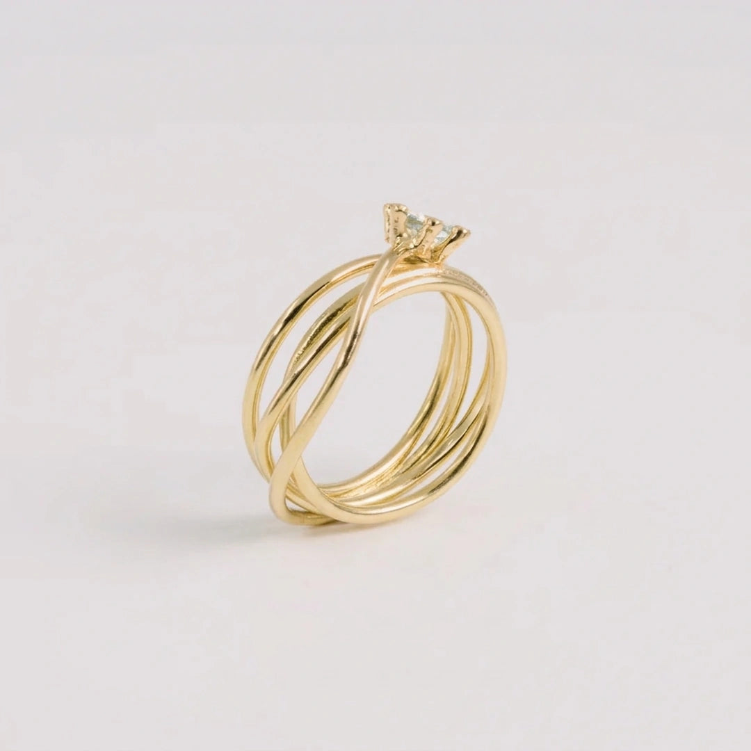Geelgoud 18kt ring, handgemaakt uit het atelier van Claire Dries