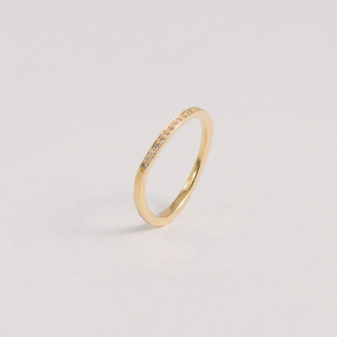Champagnegoud 18kt ring, handgemaakt uit het atelier van Claire Dries