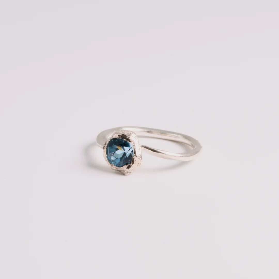 Sterling zilver ring met diamantvormige, Topaas, handgemaakt atelier Claire Dries