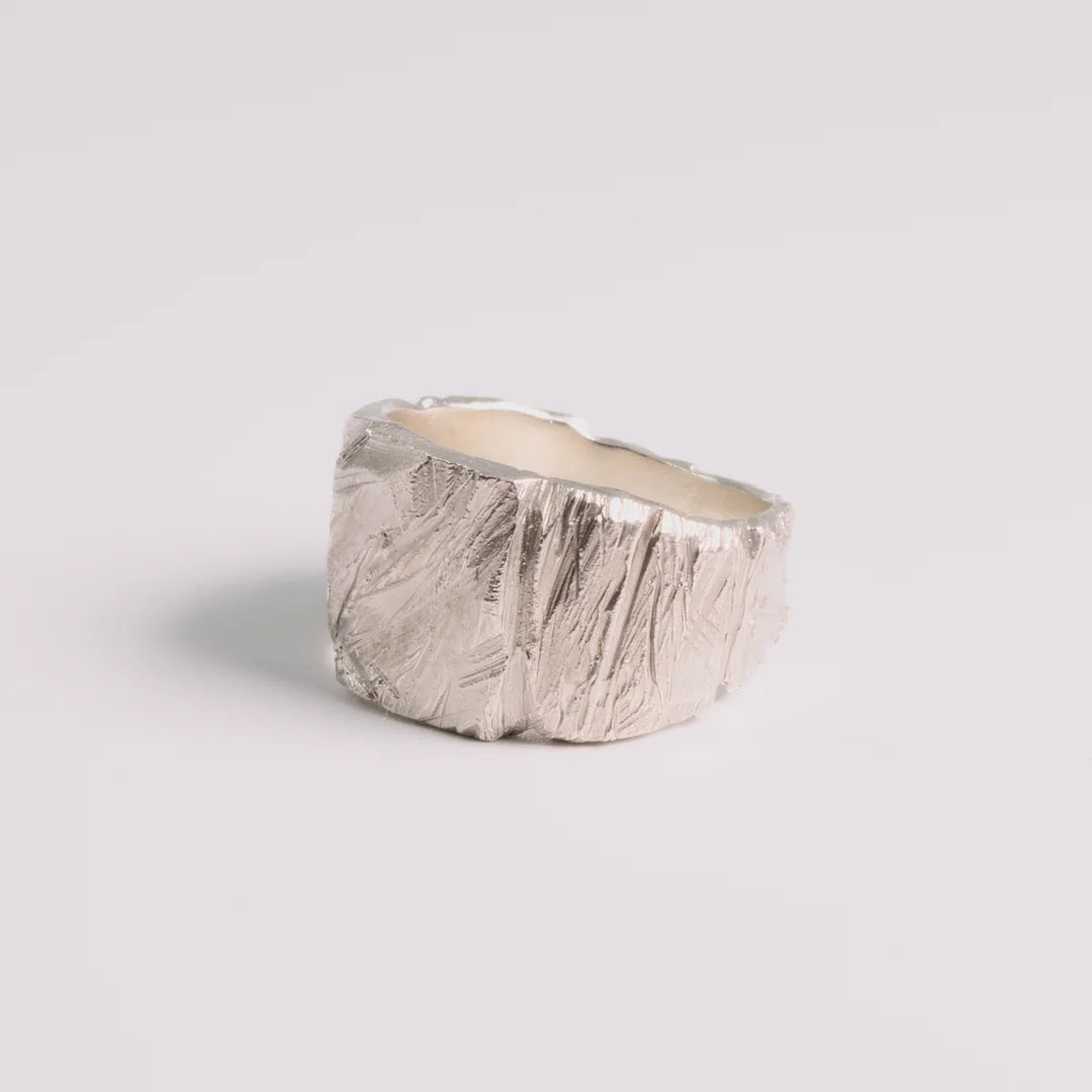 Sterling zilver ring, handgemaakt uit het atelier van Claire Dries