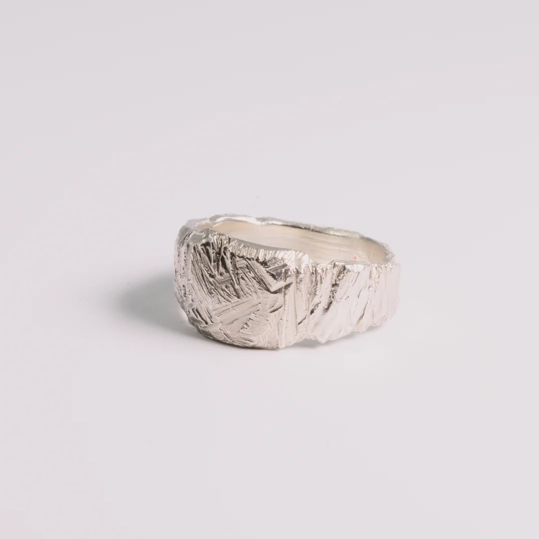 Sterling zilver ring, handgemaakt uit het atelier van Claire Dries