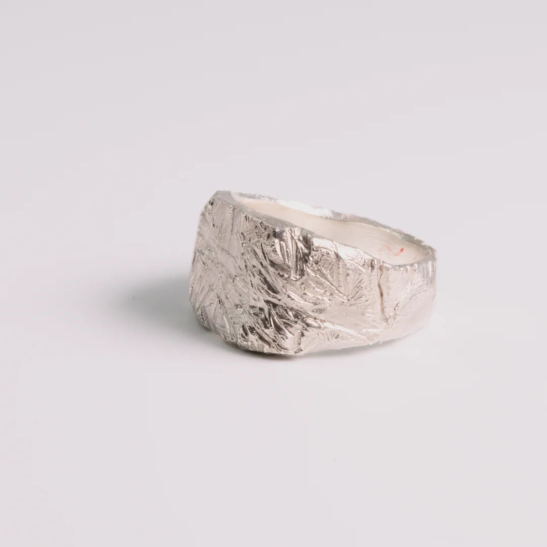 Sterling zilver ring, handgemaakt uit het atelier van Claire Dries