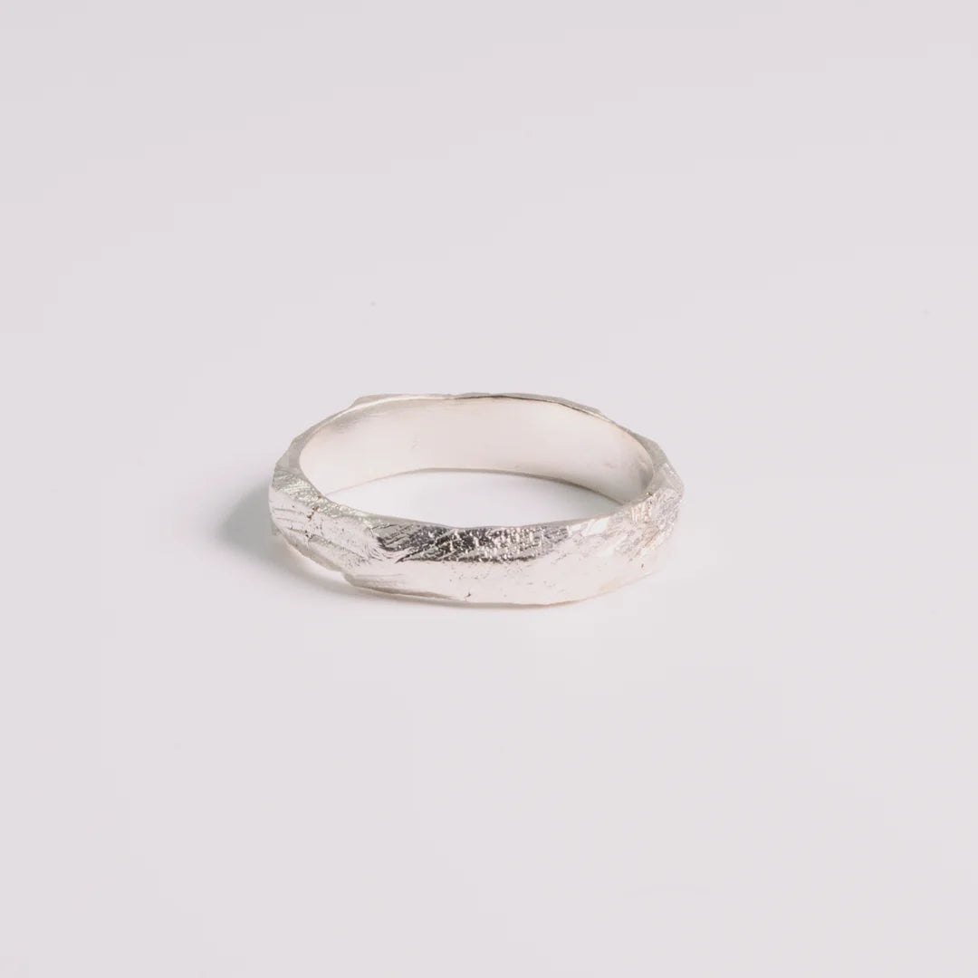 Sterling zilver ring, handgemaakt uit het atelier van Claire Dries