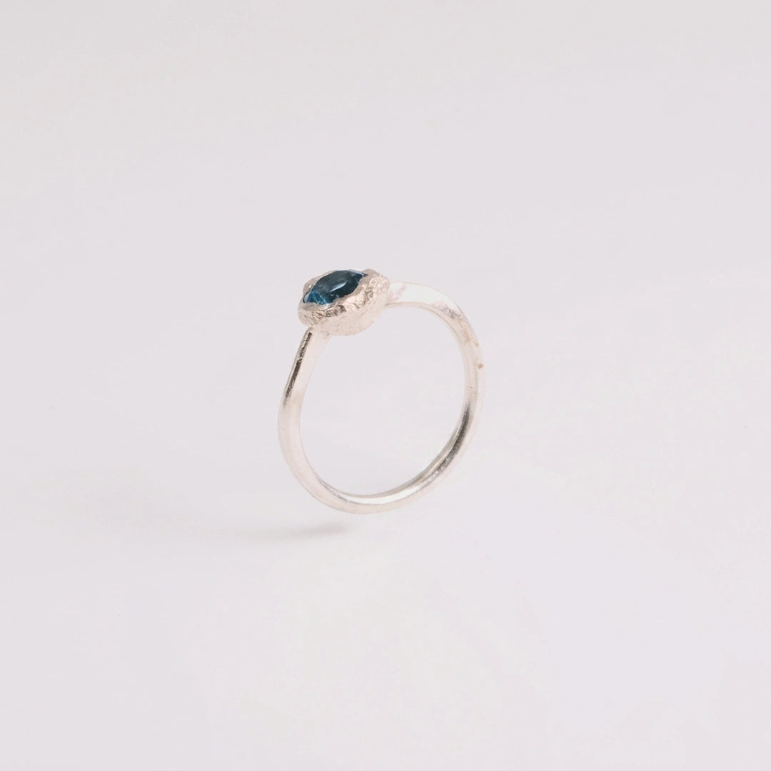 Sterling zilver ring met diamantvormige, Topaas, handgemaakt atelier Claire Dries