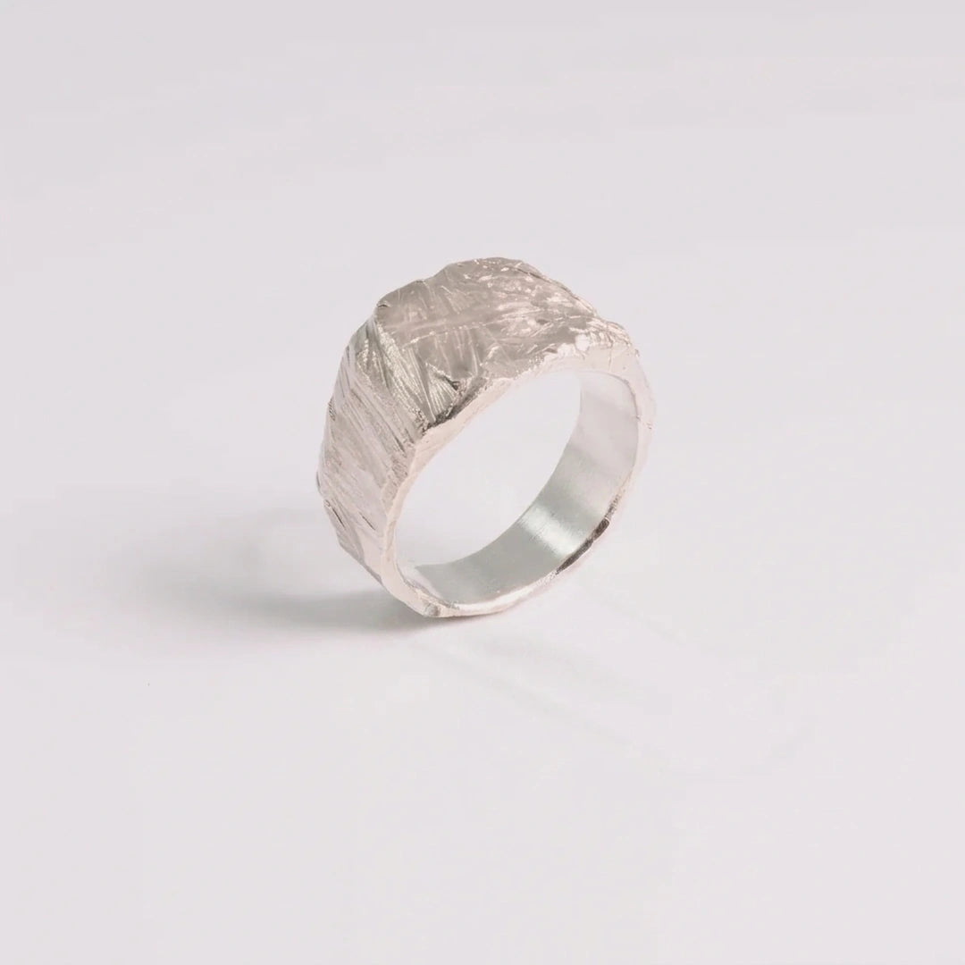 Sterling zilver ring, handgemaakt uit het atelier van Claire Dries