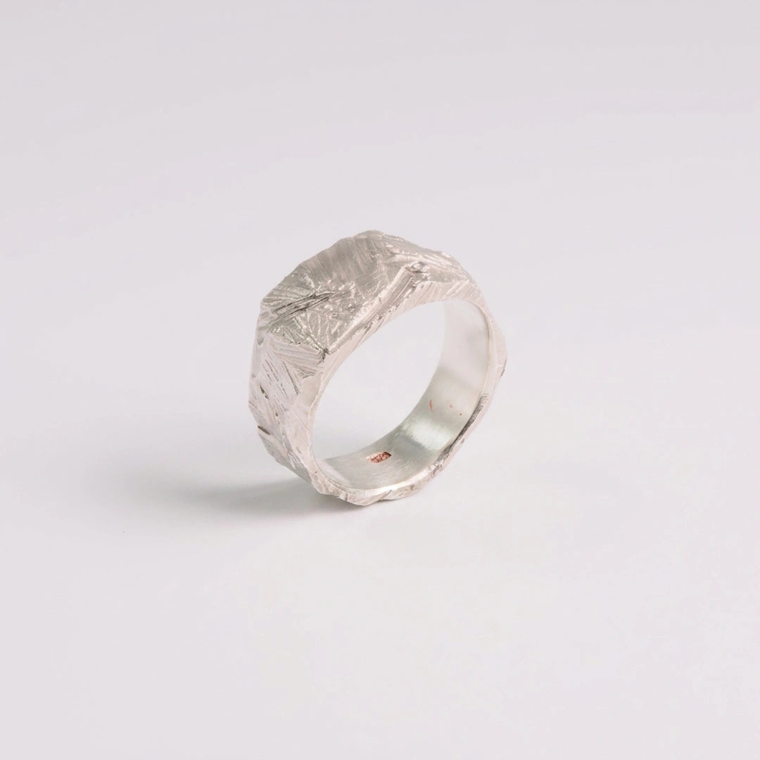 Sterling zilver ring, handgemaakt uit het atelier van Claire Dries