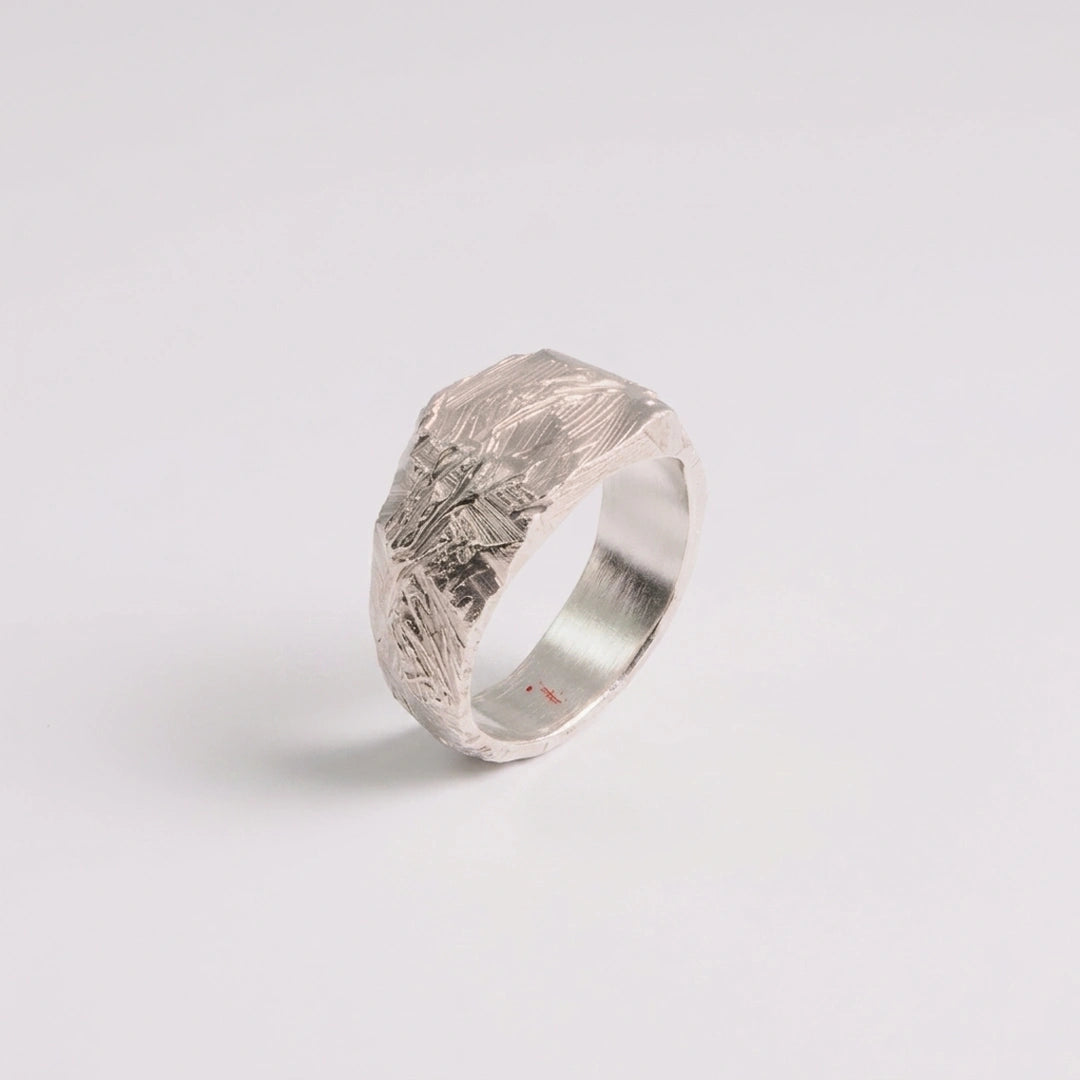 Sterling zilver ring, handgemaakt uit het atelier van Claire Dries
