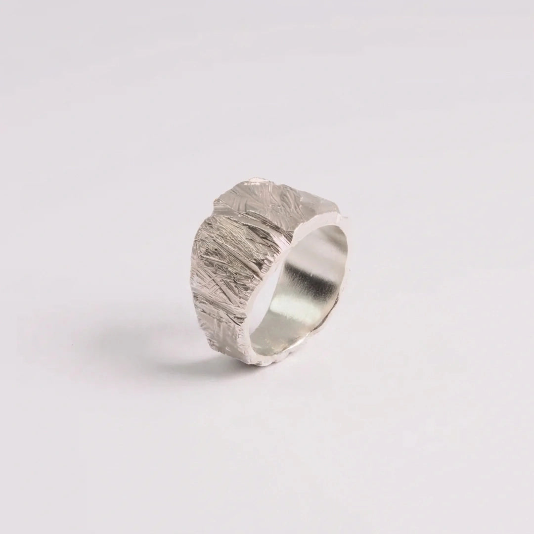 Sterling zilver ring, handgemaakt uit het atelier van Claire Dries