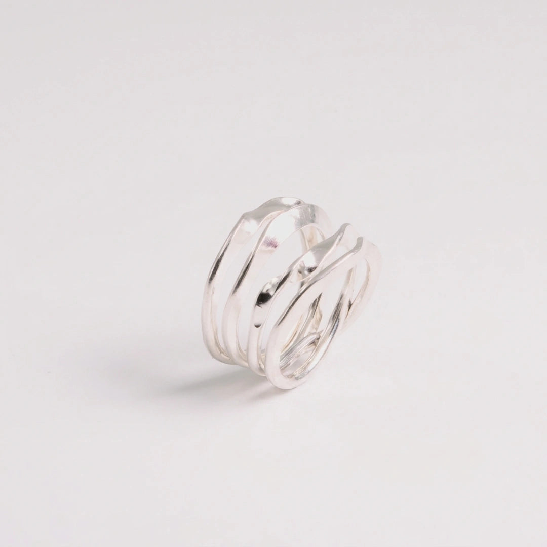 Sterling zilver ring met gehamerde, handgemaakt atelier Claire Dries